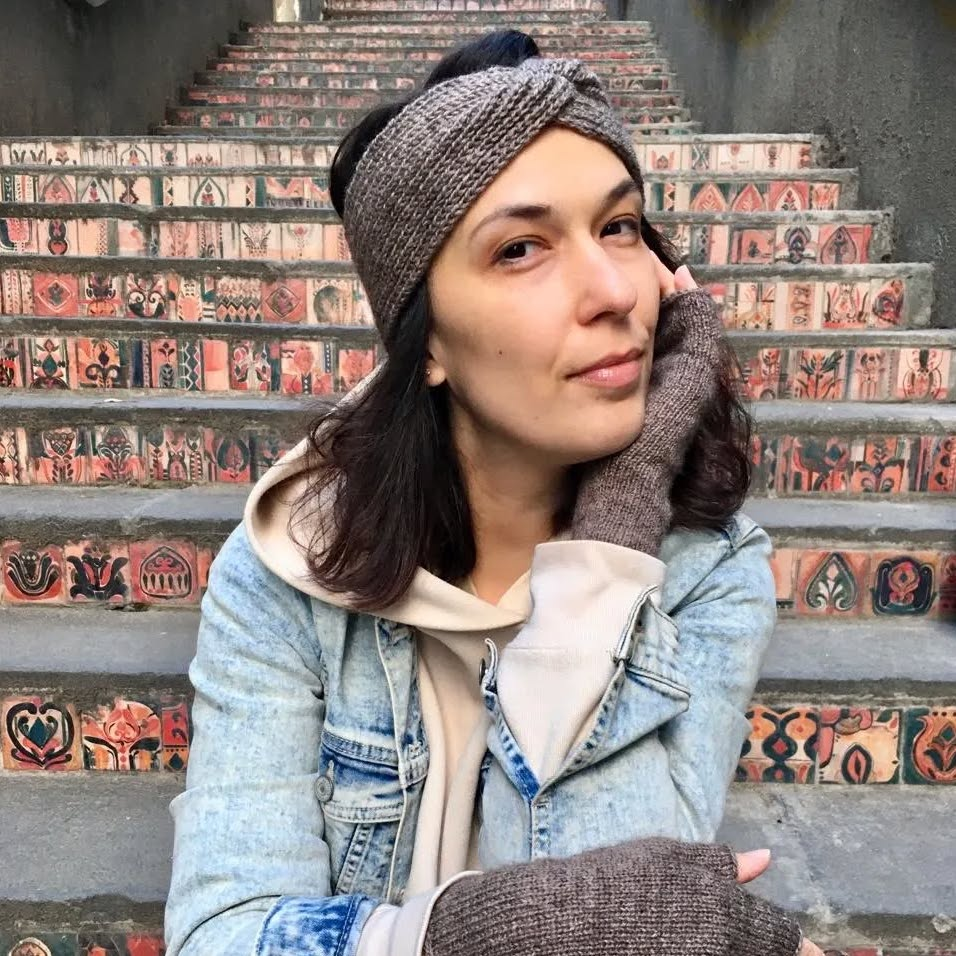 Tania, mindful knitting blogger and founder of flowthen